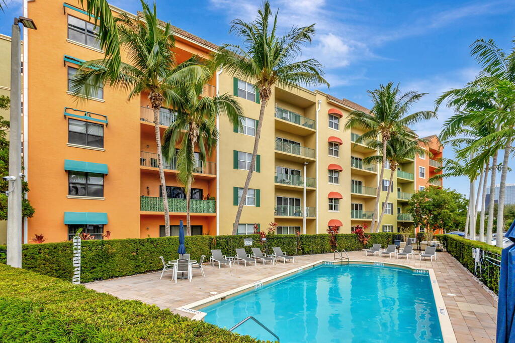 1620 Presidential Way, West Palm Beach, FL 33401