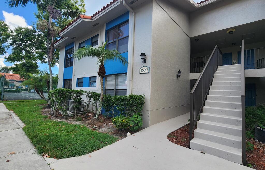 1600 Balfour Point Drive, West Palm Beach, FL 33411