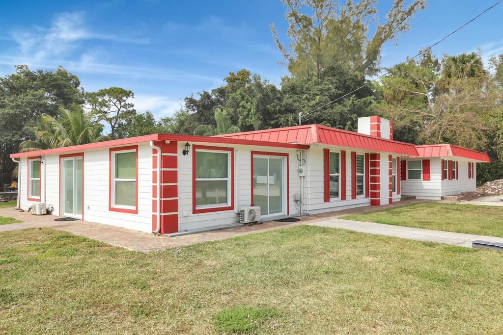 140 Possum Pass , West Palm Beach, FL 33413