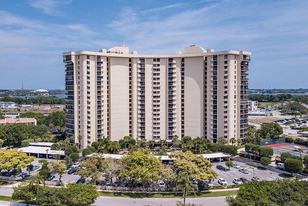 2480 Presidential Way, West Palm Beach, FL 33401