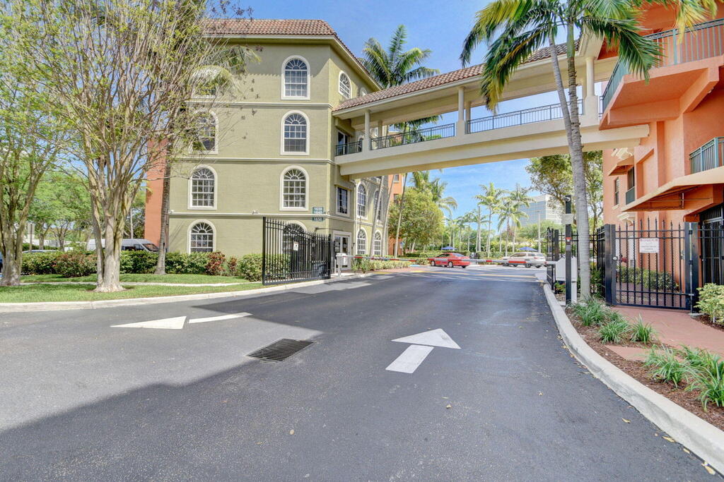 1640 Presidential Way, West Palm Beach, FL 33401