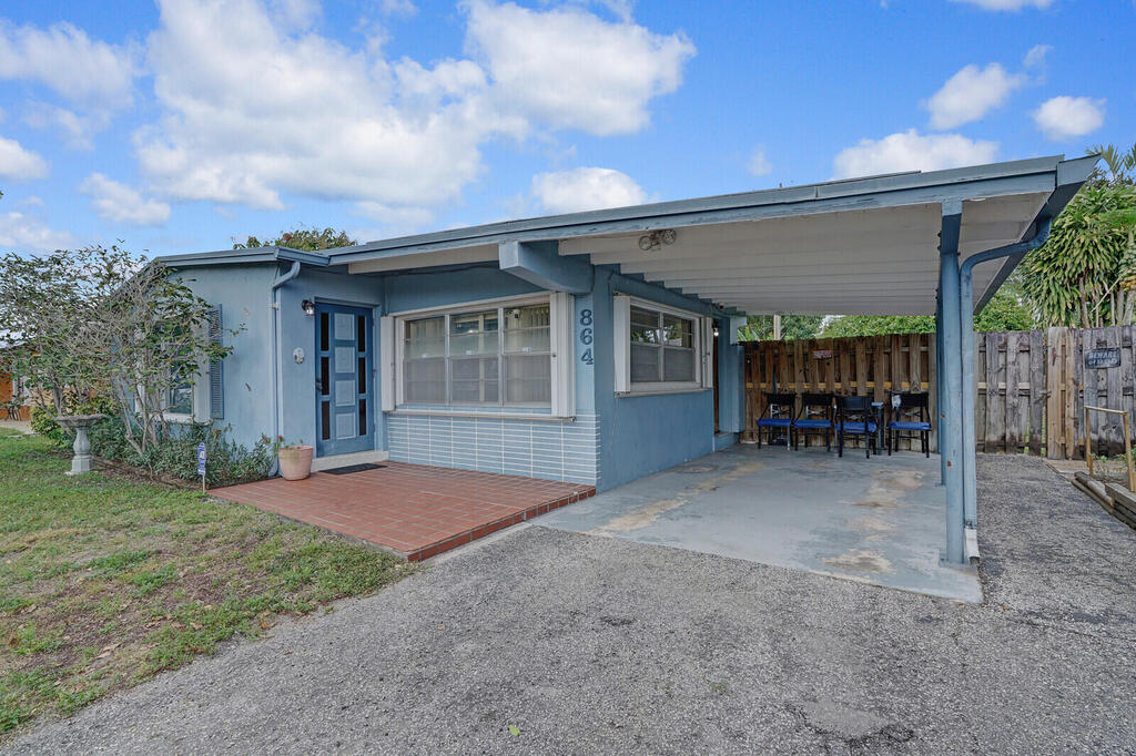 864 Caroline Avenue, West Palm Beach, FL 33413