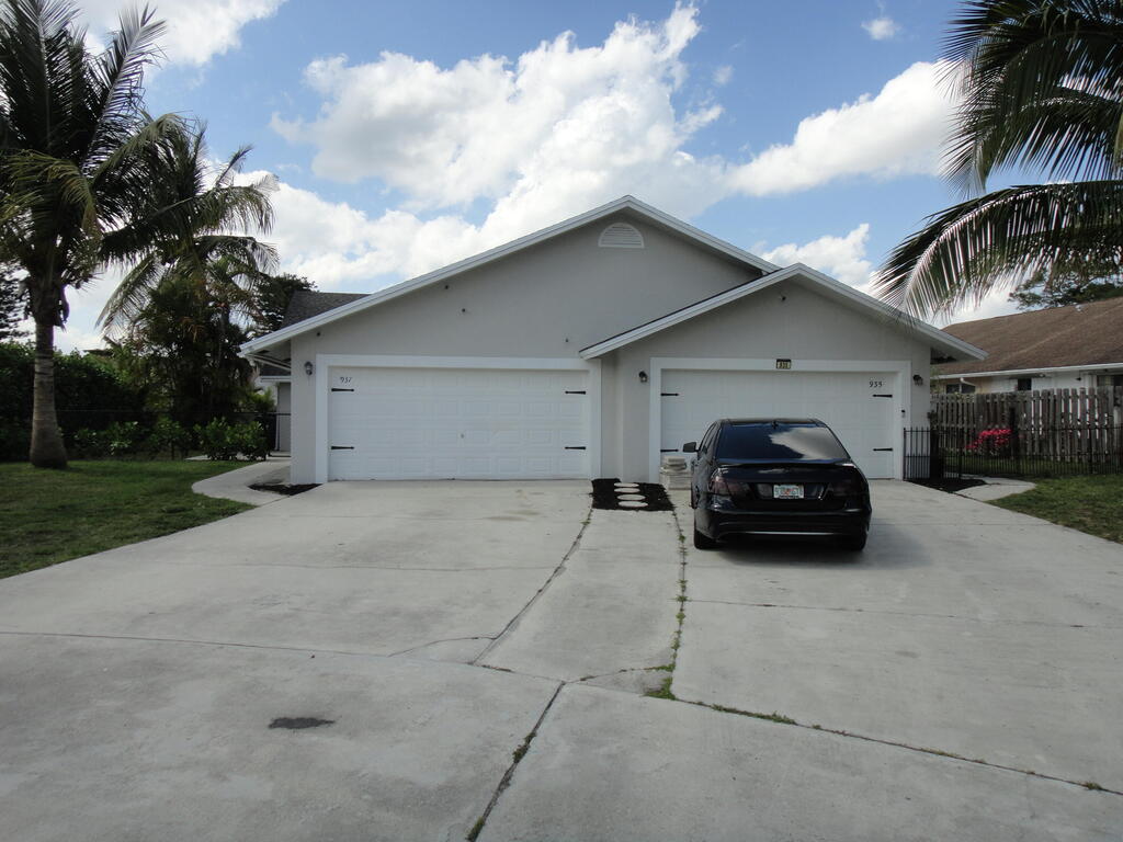 935 Country Wood Court, Wellington, FL 33414