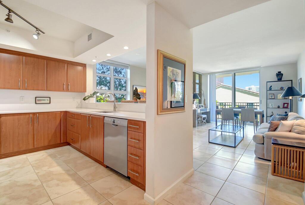 403 Sapodilla Avenue, West Palm Beach, FL 33401