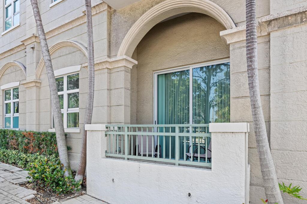 403 Sapodilla Avenue, West Palm Beach, FL 33401