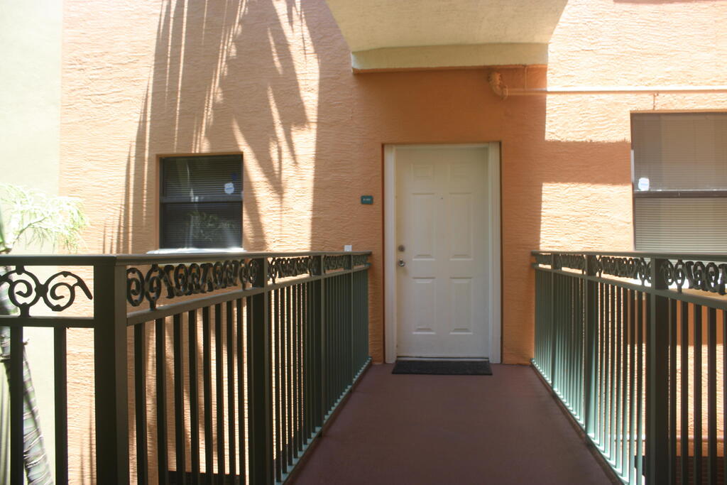 1610 Presidential Way, West Palm Beach, FL 33401