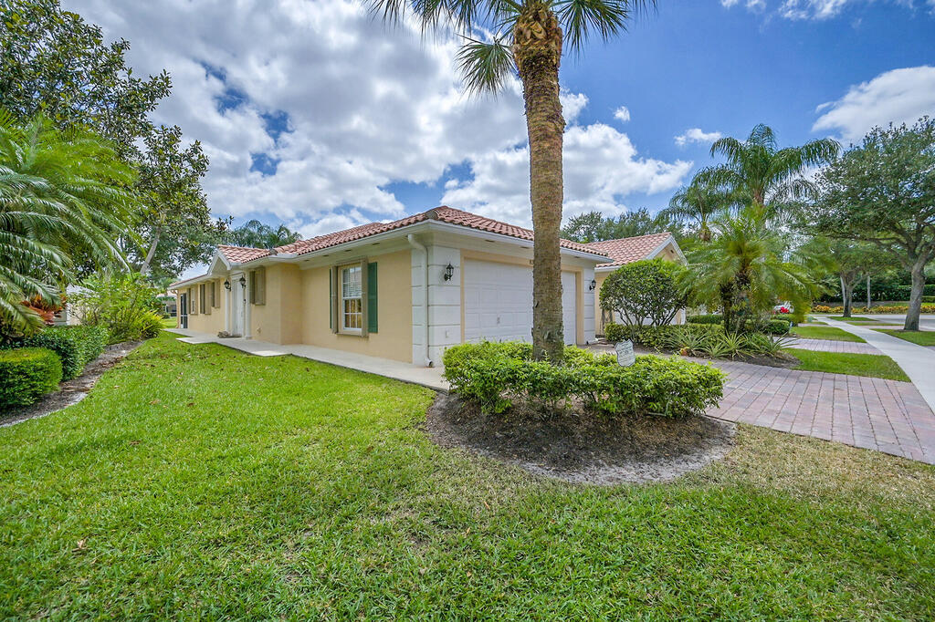 8370 Eleuthera Lane, Wellington, FL 33414