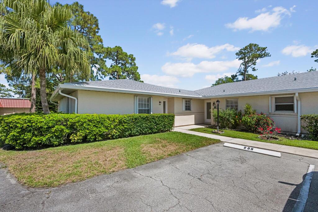 208 Cape Cod Circle, Lake Worth, FL 33467