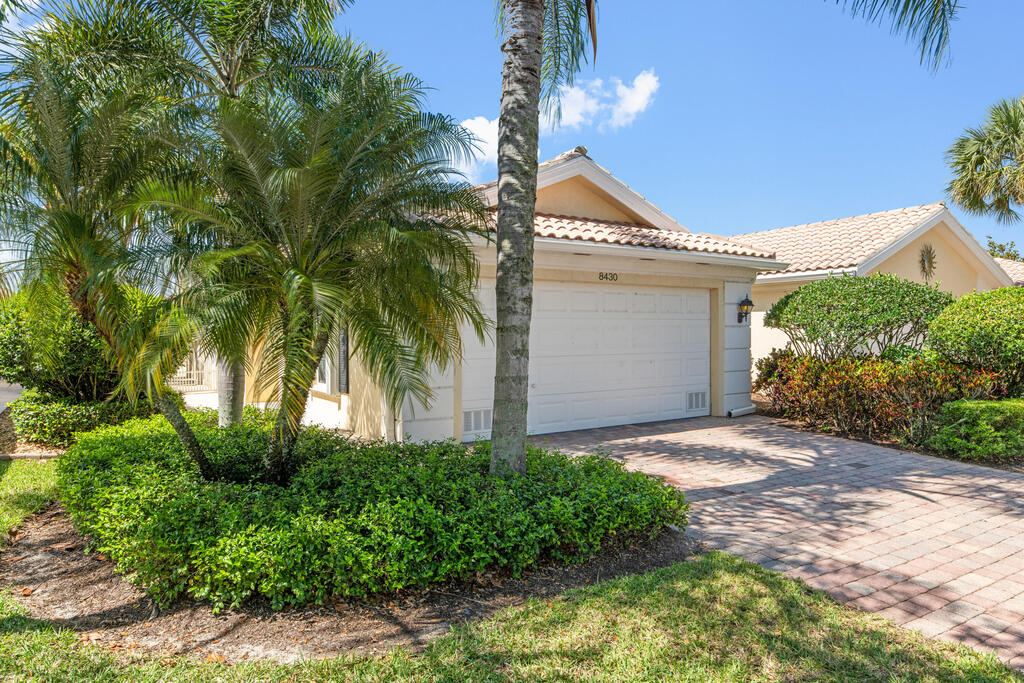 8430 Saint Johns Court, Wellington, FL 33411