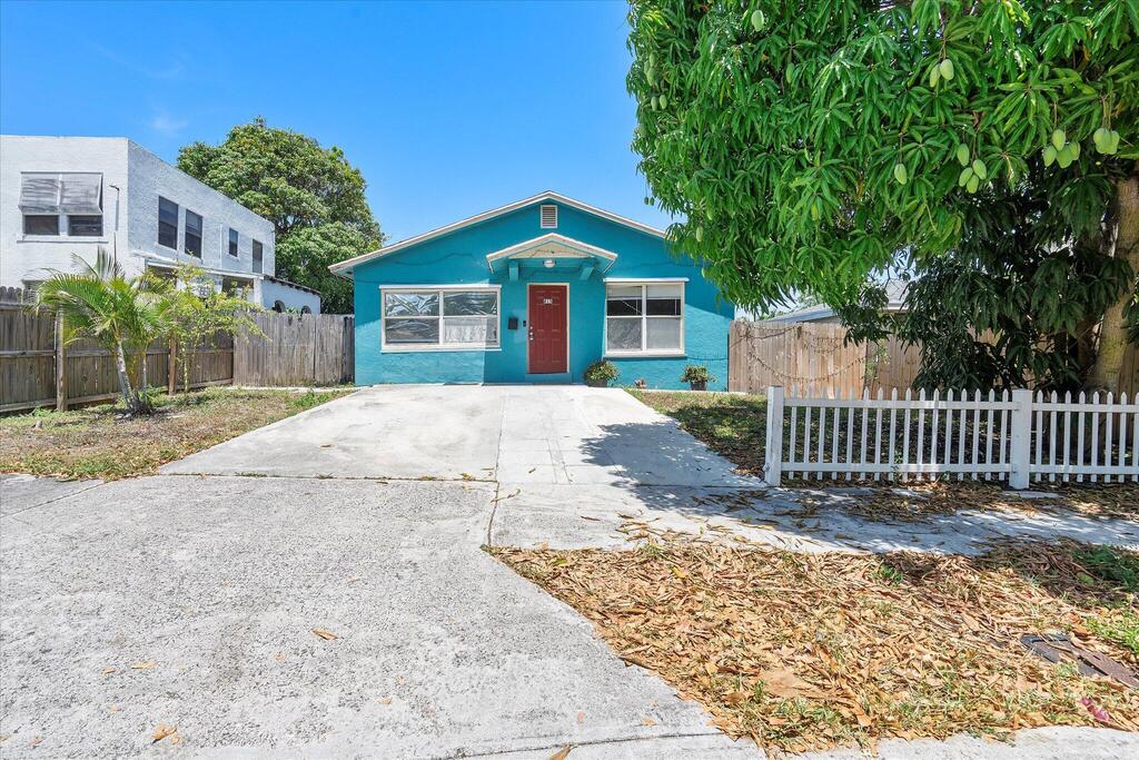 815 30th Court, West Palm Beach, FL 33407