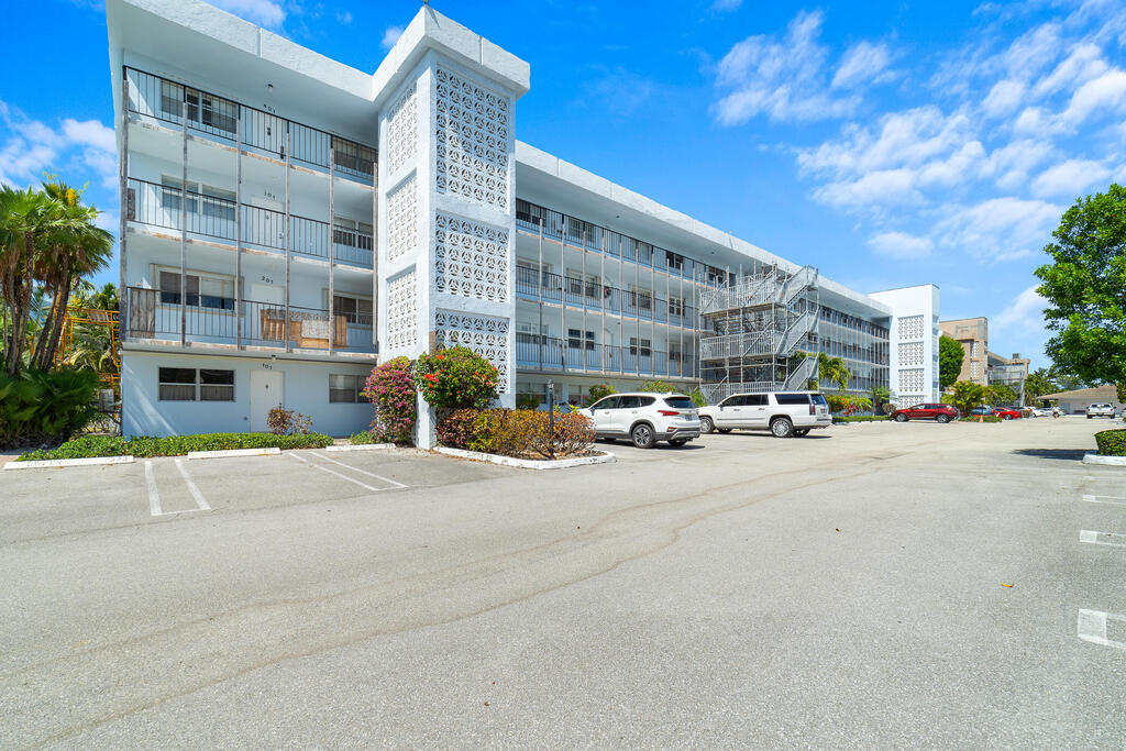2006 Federal Highway, Boynton Beach, FL 33435