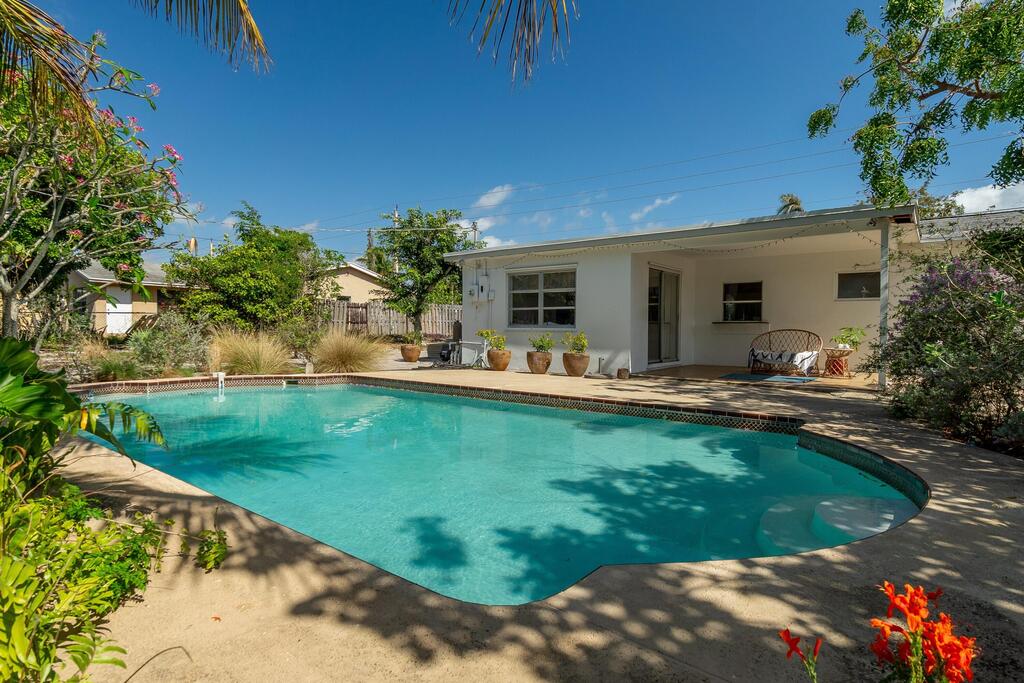 204 10th Avenue, Boynton Beach, FL 33435
