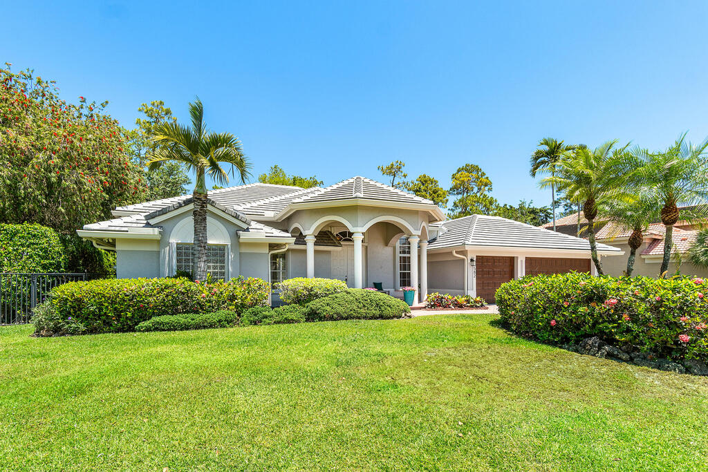 582 Cypress Green Circle, Wellington, FL 33414