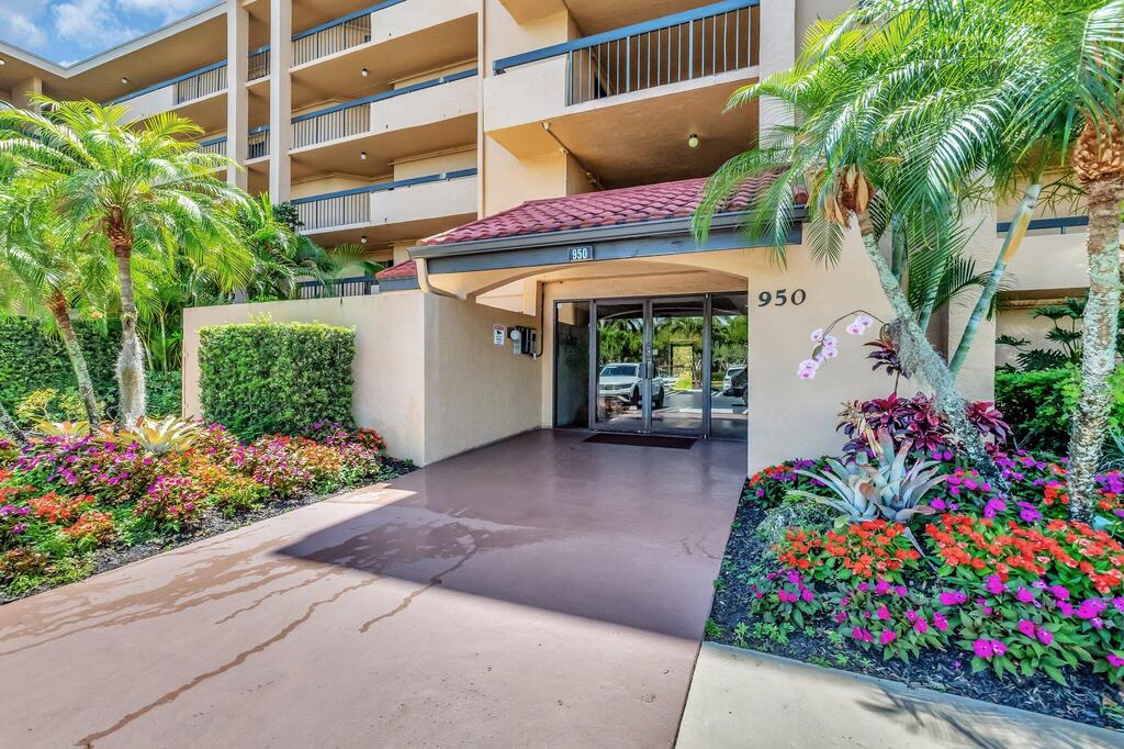 950 Egret Circle, Delray Beach, FL 33444
