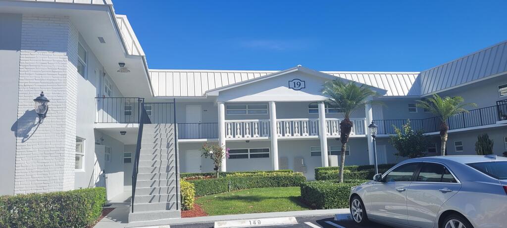 19 Colonial Club Drive, Boynton Beach, FL 33435