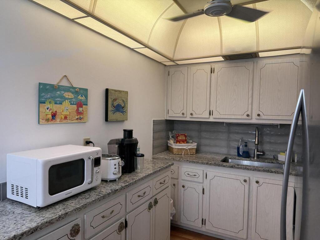 42 Coventry B , West Palm Beach, FL 33417