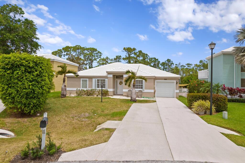 9205 Woods End Place, Jupiter, FL 33469