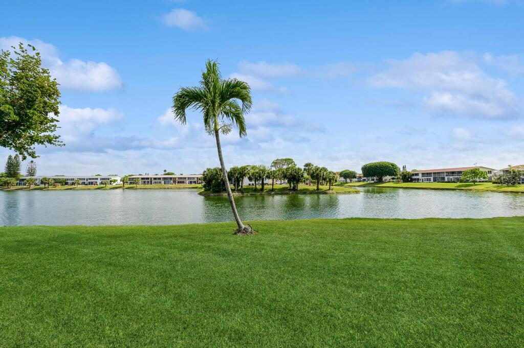 118 Somerset F , West Palm Beach, FL 33417