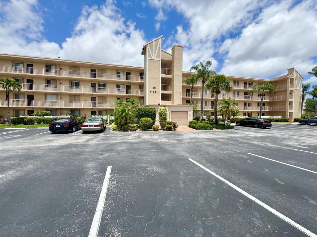 7145 Huntington Lane, Delray Beach, FL 33446