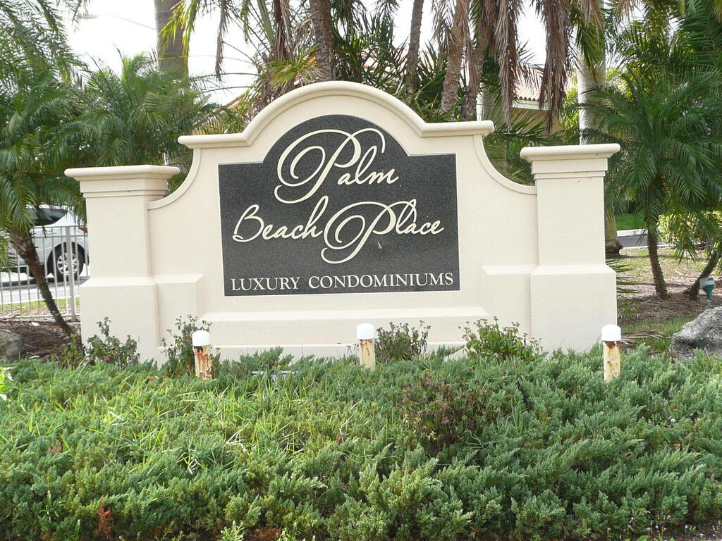 1495 Lake Crystal Dr , West Palm Beach, FL 33411