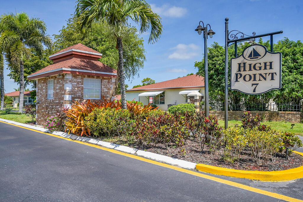 4585 3rd Street, Delray Beach, FL 33445