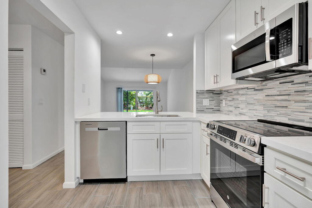 208 Palmetto Court, Jupiter, FL 33458