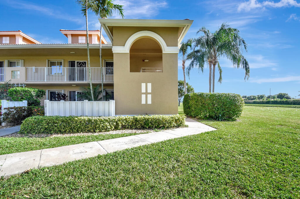 5876 Regal Glen Drive, Boynton Beach, FL 33437