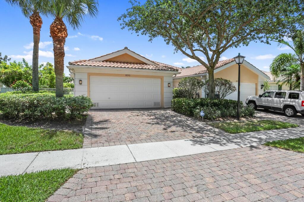 8210 Saint Johns Court, Wellington, FL 33414
