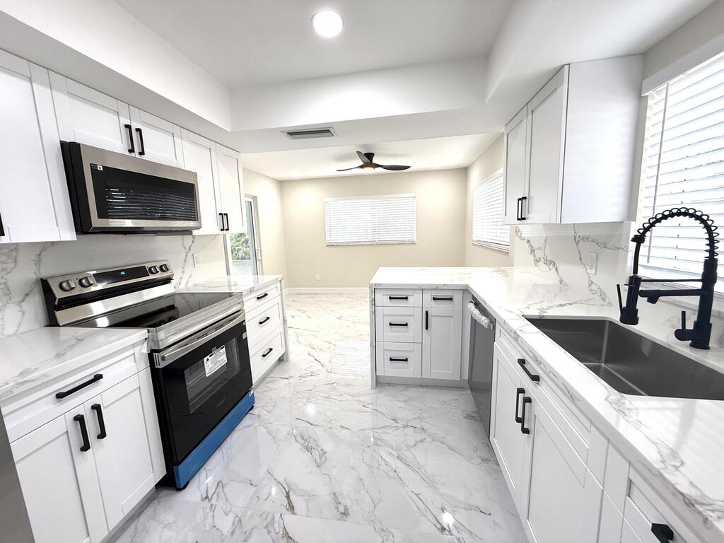 9004 6th Street, Boca Raton, FL 33433