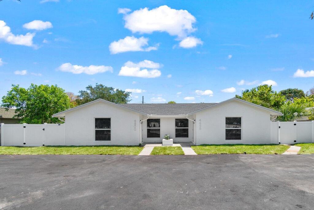 4498 2nd Avenue, Boca Raton, FL 33431