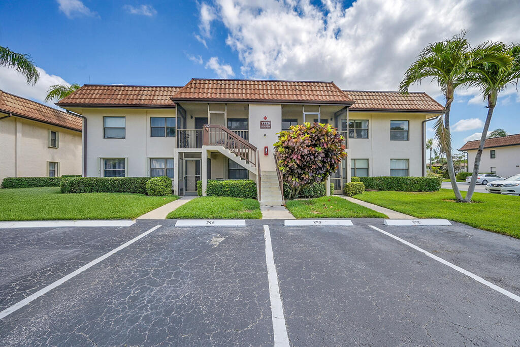 7226 Golf Colony 201 Court, Lake Worth, FL 33467