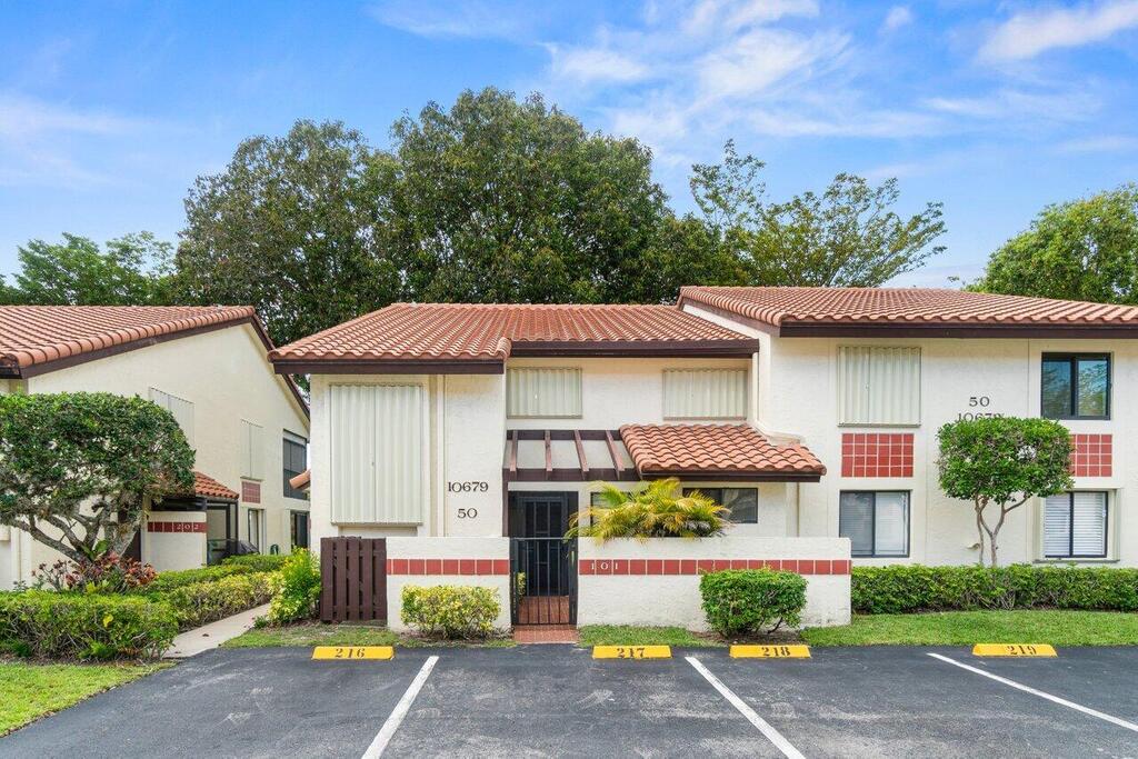 10679 Ocean Palm Way, Boynton Beach, FL 33437