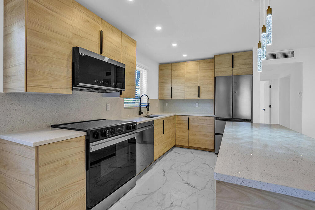 245 Saxony F , Delray Beach, FL 33446