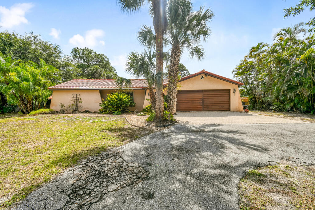 8186 Bates Road, Palm Beach Gardens, FL 33418