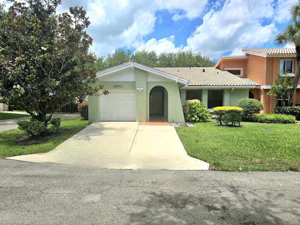 20975 Del Casa Drive, Boca Raton, FL 33433