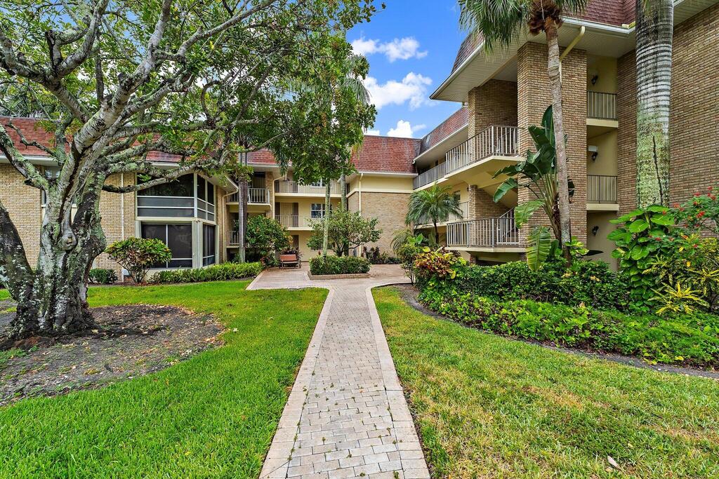 5570 Tamberlane Circle, Palm Beach Gardens, FL 33418