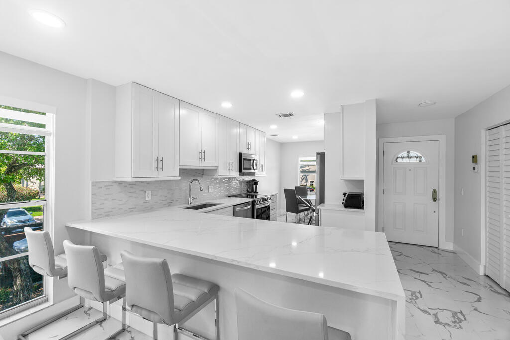 6 Stratford Drive, Boynton Beach, FL 33436