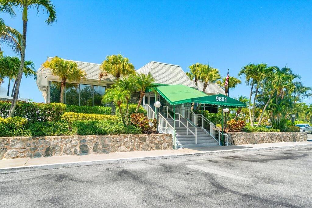 18081 Country Club Drive, Jupiter, FL 33469