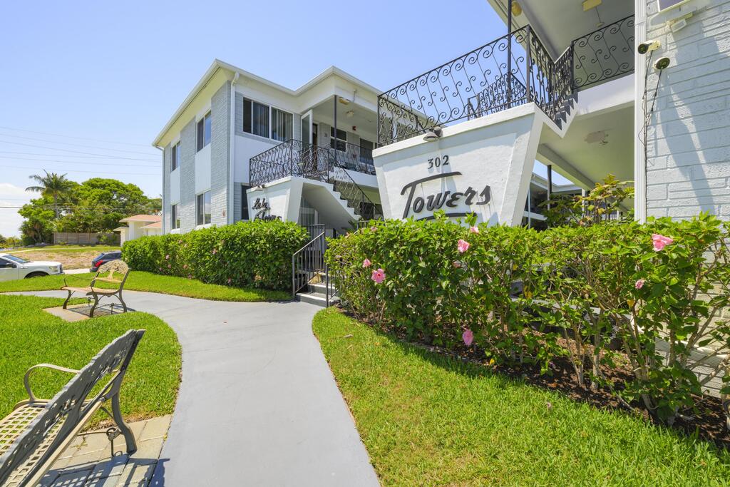 302 Lake Osborne Drive, Lake Worth, FL 33461