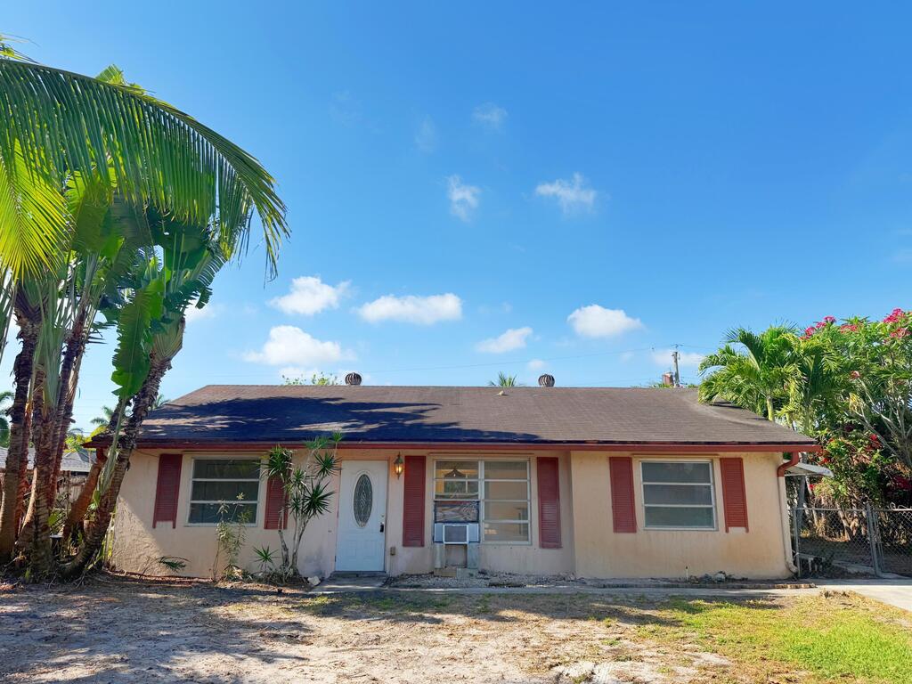 3298 Parade Place, Lake Worth, FL 33462