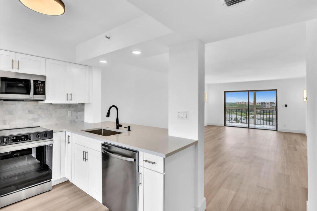 7076 Huntington Lane, Delray Beach, FL 33446