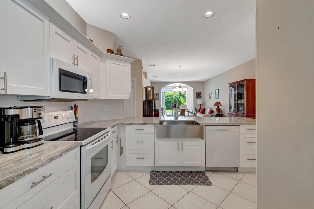 10588 Royal Caribbean Circle, Boynton Beach, FL 33437