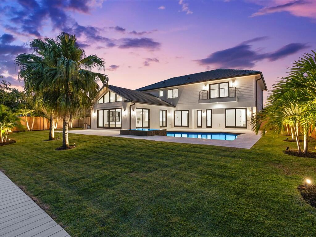 8 Leeward Circle, Tequesta, FL 33469