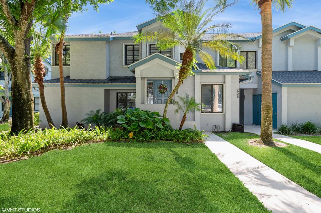 805 Harbour Pointe Way, Greenacres, FL 33413