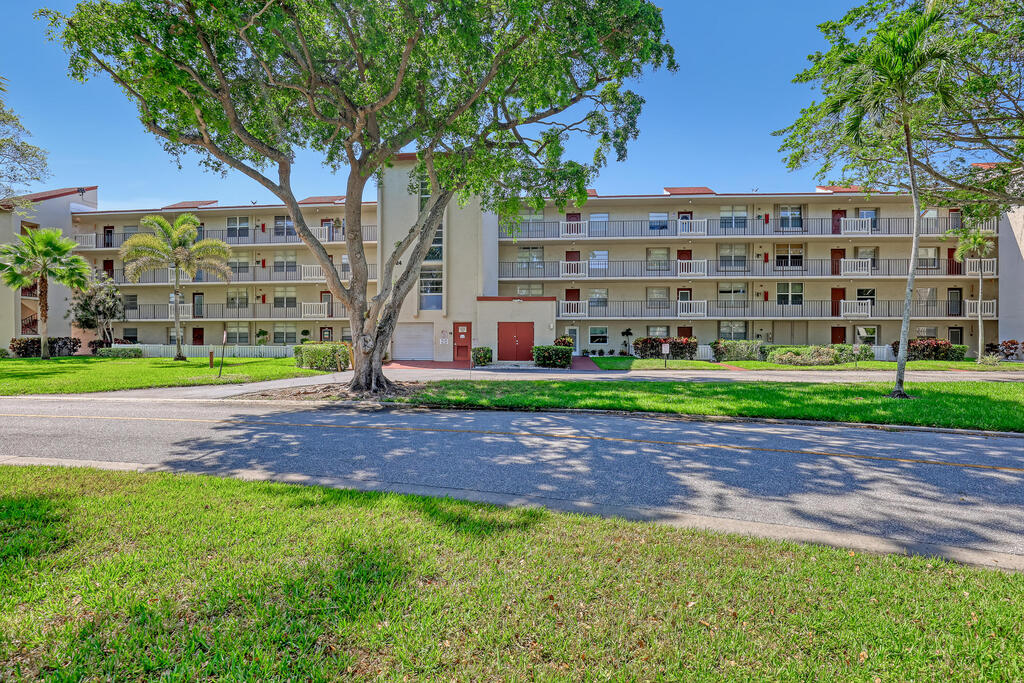 24 Abbey Lane, Delray Beach, FL 33446