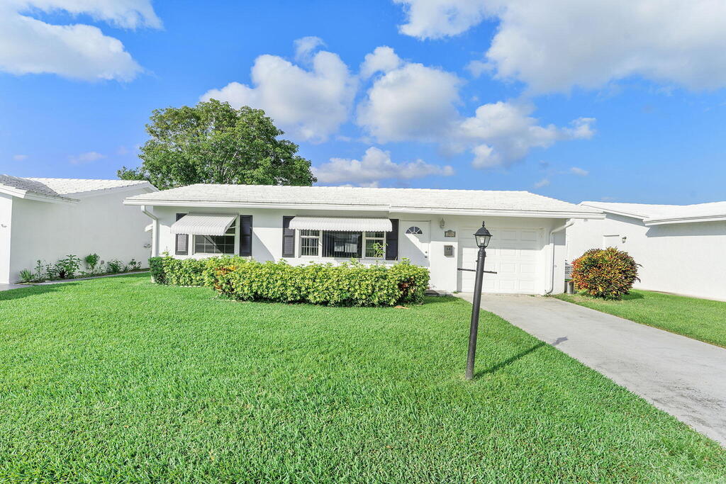 1904 Golf Lane, Boynton Beach, FL 33426