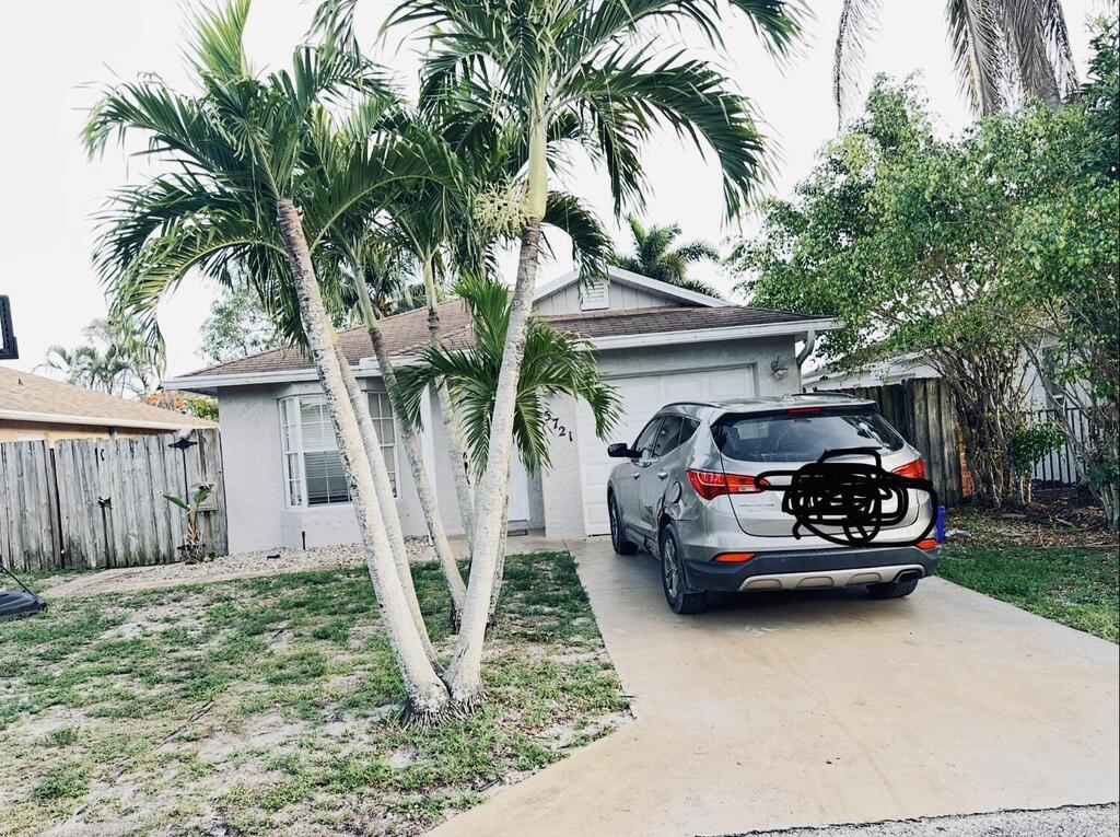 5721 Boynton Crescent, Boynton Beach, FL 33437