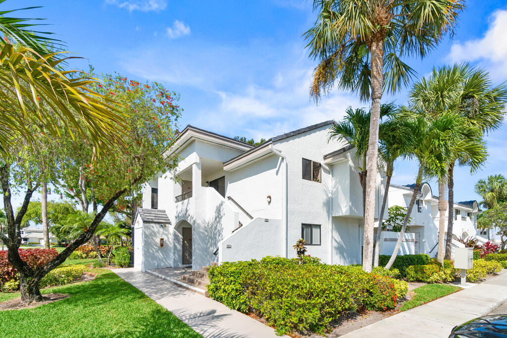 7533 Glendevon Lane, Delray Beach, FL 33446