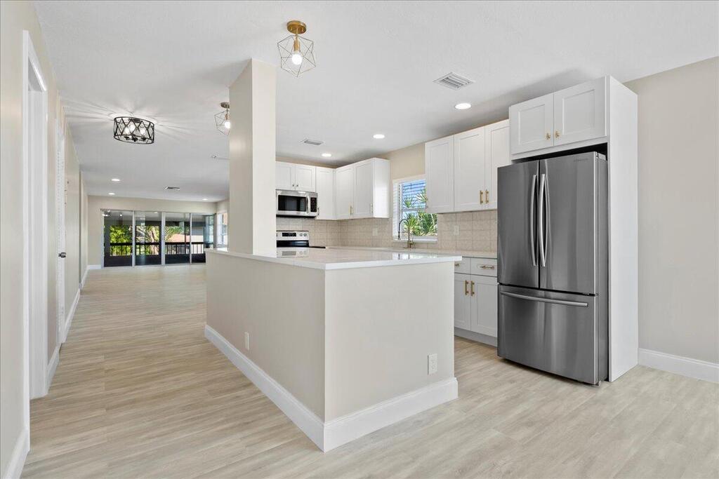 13921 Royal Palm Court, Delray Beach, FL 33484
