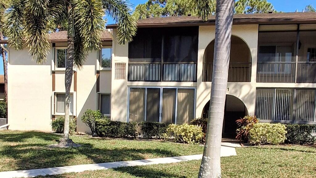 141 Lake Pine Circle, Greenacres, FL 33463